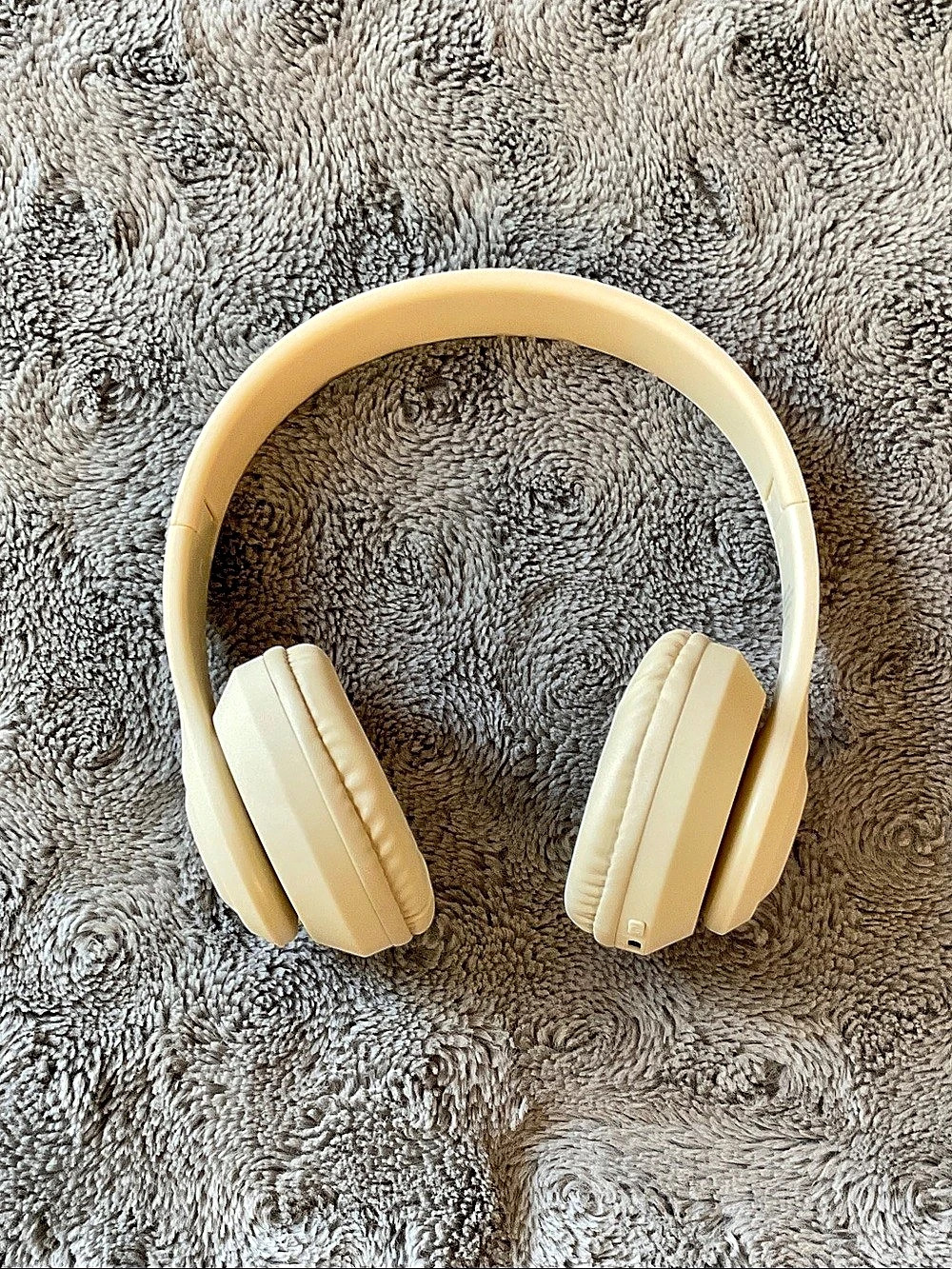 Wireless On-Ear Headphones Cream